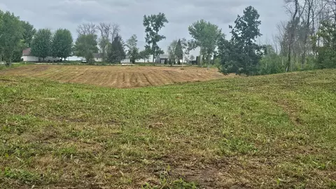 sun n surf drive, Luxemburg, WI 54217