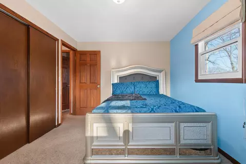 Bedroom - 2203 E College Ave, Appleton, WI 54915 photo 6 of 7