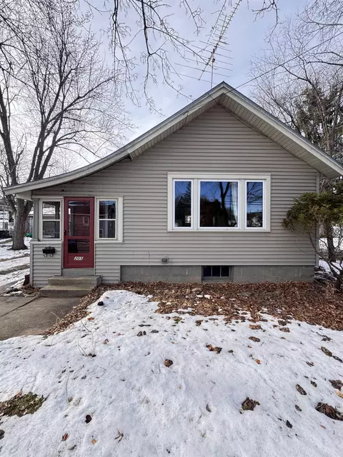 205 N Harrison St, Waupaca, WI 54981