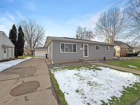 804 John St, Menasha, WI 54952
