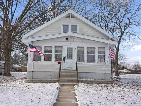 234 S Jefferson St, Waterford, WI 53185