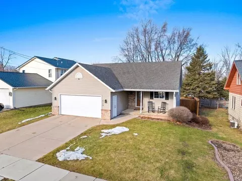 616 W 10th St, Kaukauna, WI 54130
