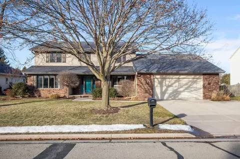 804 Heather Ln, Neenah, WI 54956