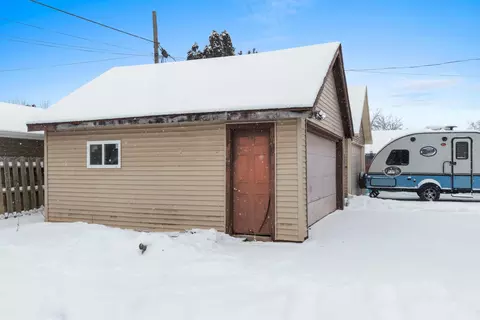 Exterior - 907 W Oklahoma St, Appleton, WI 54914 photo 3 of 10