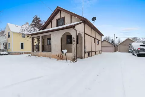 Exterior - 907 W Oklahoma St, Appleton, WI 54914 photo 2 of 10