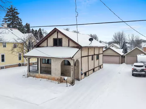 Exterior - 907 W Oklahoma St, Appleton, WI 54914 photo 9 of 10