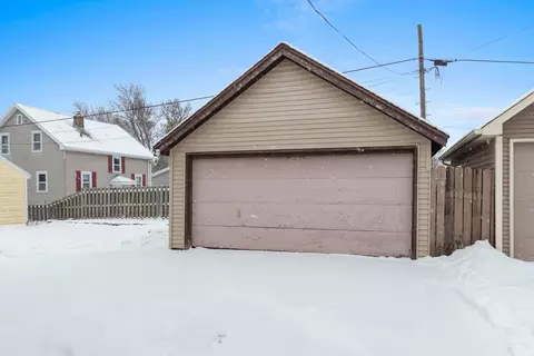 Exterior - 907 W Oklahoma St, Appleton, WI 54914 photo 5 of 10