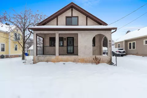 907 W Oklahoma St, Appleton, WI 54914