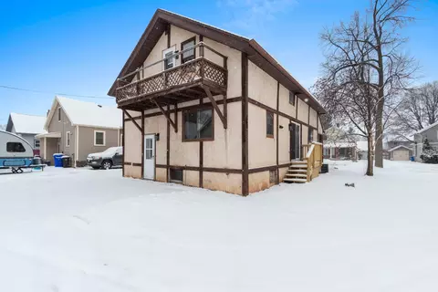Exterior - 907 W Oklahoma St, Appleton, WI 54914 photo 4 of 10