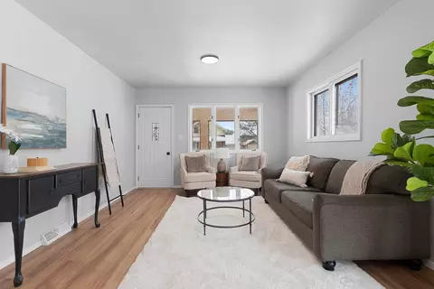 Living - 907 W Oklahoma St, Appleton, WI 54914 photo 2 of 3