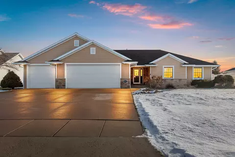 2141 Wheat Way, Green Bay, WI 54311