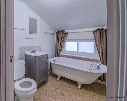 Bath - 736 W 8th St, Appleton, WI 54914 photo 1 of 1