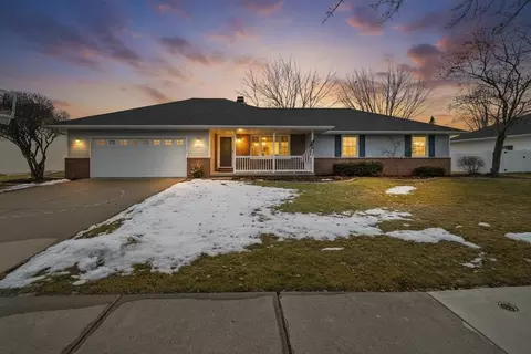 1225 Drews Dr, De Pere, WI 54115