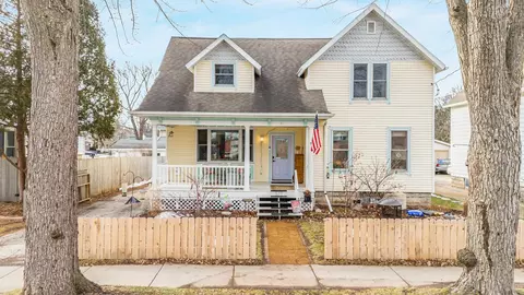517 S Locust St, Appleton, WI 54914 photo 2