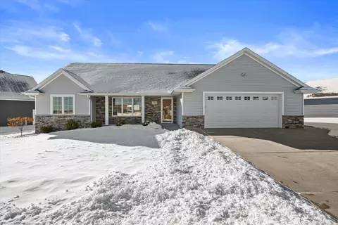 1735 Red Oak St, Green Bay, WI 54313