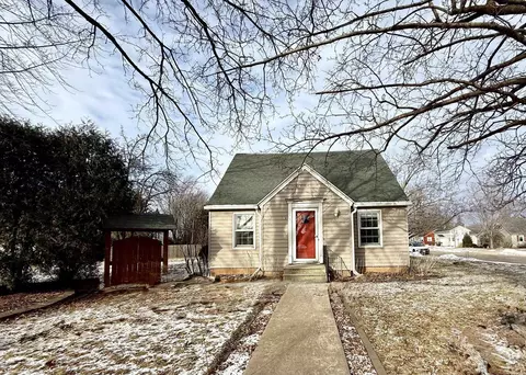 702 W 20th Ave, Oshkosh, WI 54902