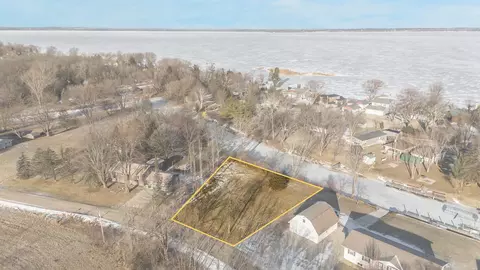 Shirley Court, Winneconne, WI 54986