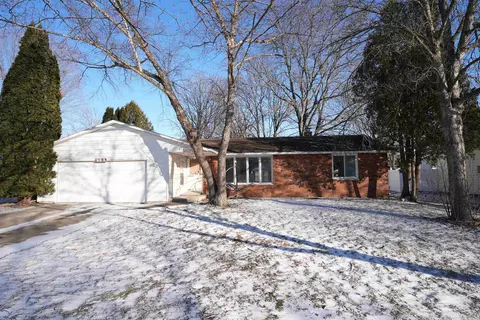 530 Lorraine Ln, Green Bay, WI 54311