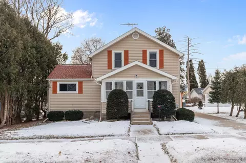 108 E Millard St, New London, WI 54961