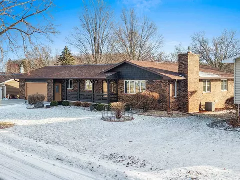 1313 Fairview Ct, Little Chute, WI 54140