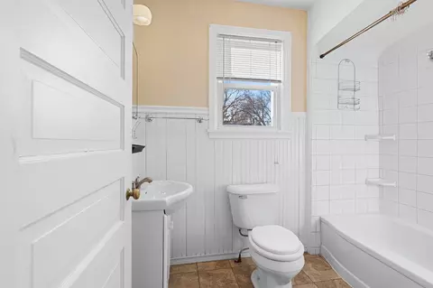 Bath - 425 E Summer St, Appleton, WI 54911 photo 1 of 3
