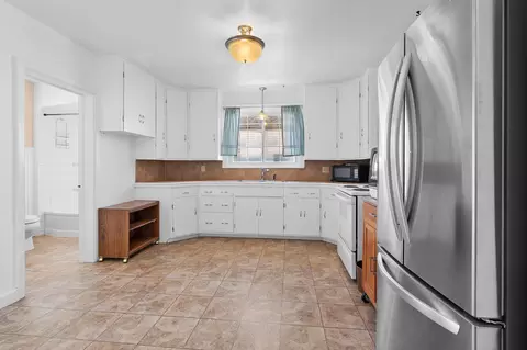 Kitchen - 425 E Summer St, Appleton, WI 54911 photo 1 of 7