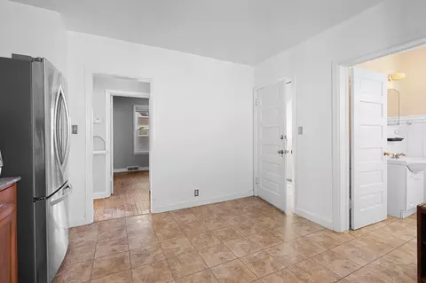 Entry Way - 425 E Summer St, Appleton, WI 54911 photo 2 of 6