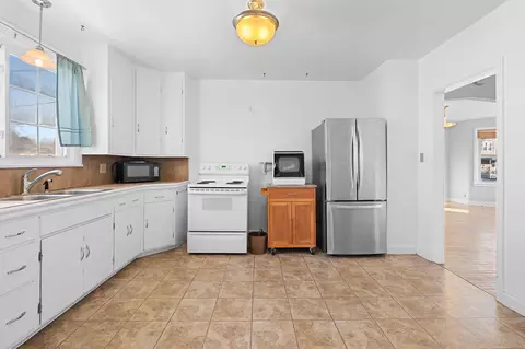 Kitchen - 425 E Summer St, Appleton, WI 54911 photo 3 of 7