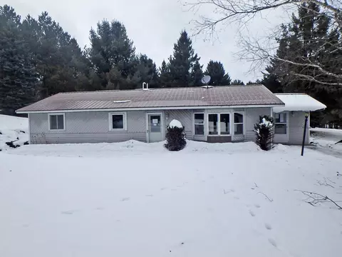 13733 River Ln, Mountain, WI 54149