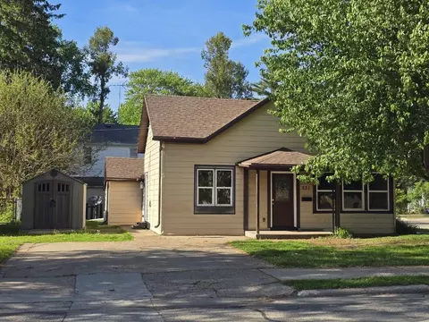 231 E Center St, Shawano, WI 54166