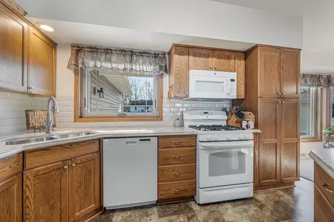 Kitchen - 9302 Blanco Rd, Winneconne, WI 54986 photo 3 of 5