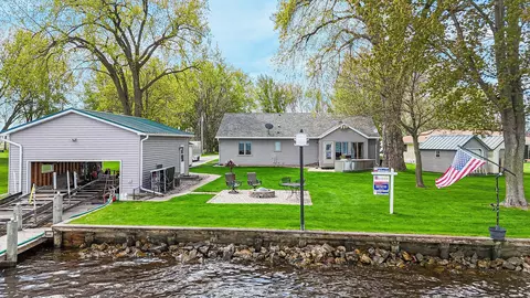 Exterior - 9302 Blanco Rd, Winneconne, WI 54986 photo 6 of 14