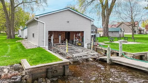 Exterior - 9302 Blanco Rd, Winneconne, WI 54986 photo 9 of 14