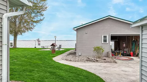 Exterior - 9302 Blanco Rd, Winneconne, WI 54986 photo 5 of 14