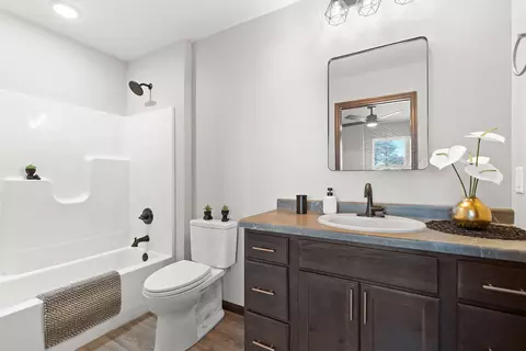 Bath - 427 Scott St, Ripon, WI 54971 photo 4 of 6