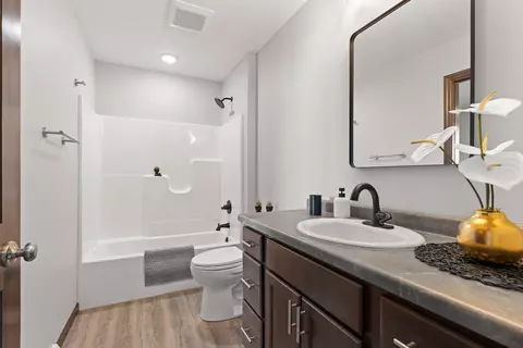 Bath - 427 Scott St, Ripon, WI 54971 photo 6 of 6