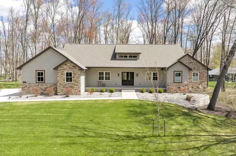 2442 Loxley Ct, Suamico, WI 54173