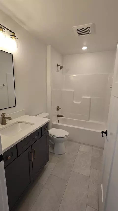 Bath - W5609 Tonys Way, Appleton, WI 54915 photo 4 of 5