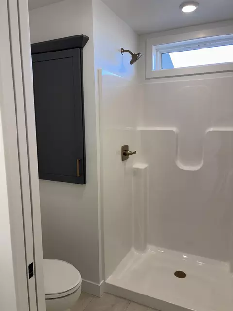 Bath - W5609 Tonys Way, Appleton, WI 54915 photo 3 of 5