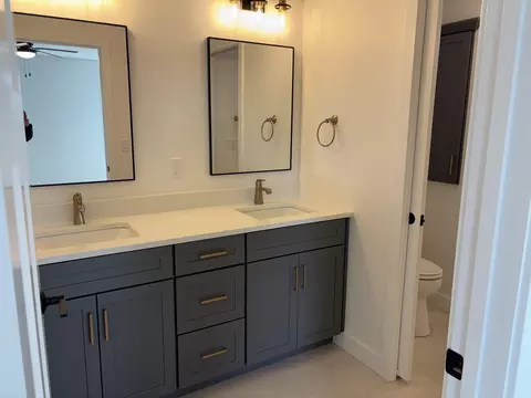 Bath - W5609 Tonys Way, Appleton, WI 54915 photo 2 of 5