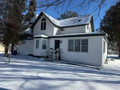 304 S Main St, Marion, WI 54950