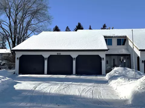 916 Square Ter, Green Bay, WI 54313