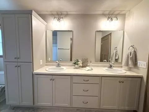 Bath - n9036 Cedar Ct, Menasha, WI 54952 photo 1 of 3