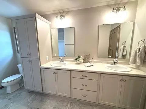 Bath - n9036 Cedar Ct, Menasha, WI 54952 photo 2 of 3