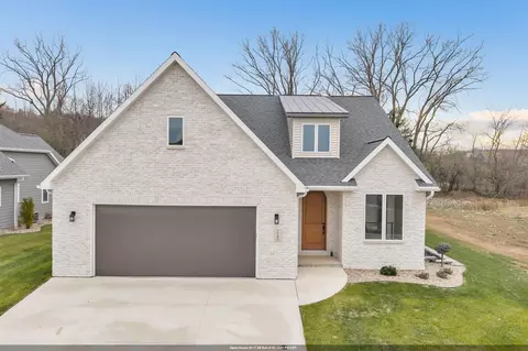 1780 Bobby Jones Dr, De Pere, WI 54115