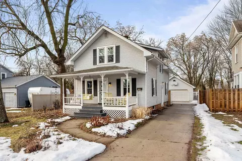 320 11th St, Neenah, WI 54956