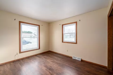 Living - 1575 Covington Dr, Oshkosh, WI 54904 photo 2 of 3