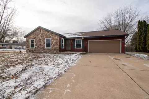 1575 Covington Dr, Oshkosh, WI 54904