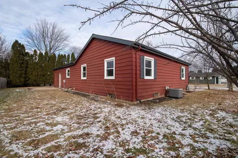 Exterior - 1575 Covington Dr, Oshkosh, WI 54904 photo 4 of 4
