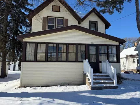 709 N Main St, Marion, WI 54950